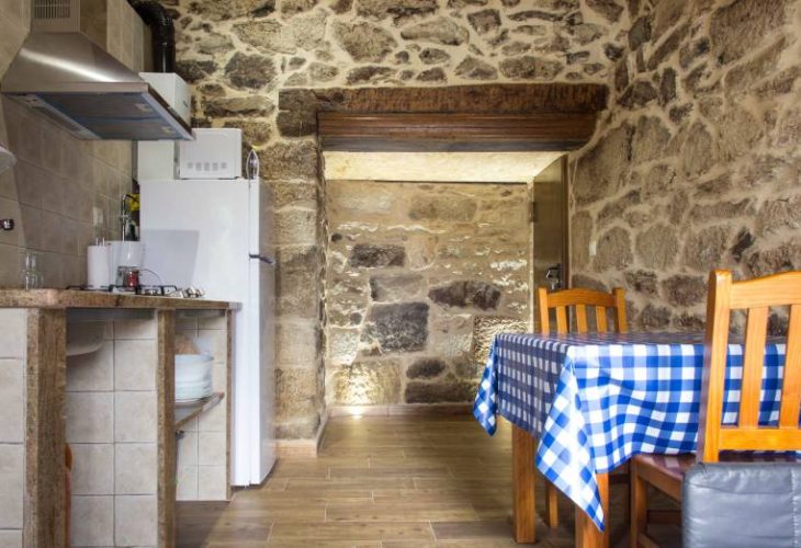 alojamiento-rural-ribeira-sacra-cocina-uno